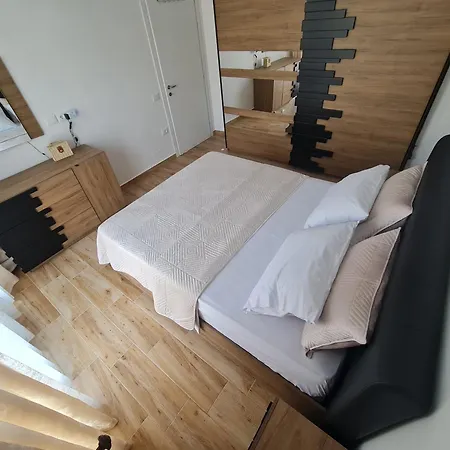 Charlie's Apartment *